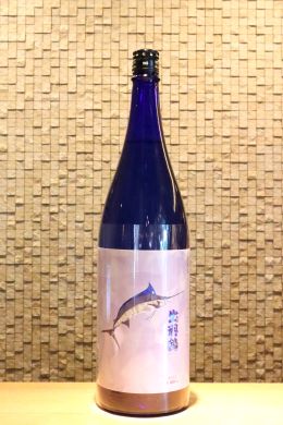 出羽鶴 純米大吟醸 MARLIN　1800ml